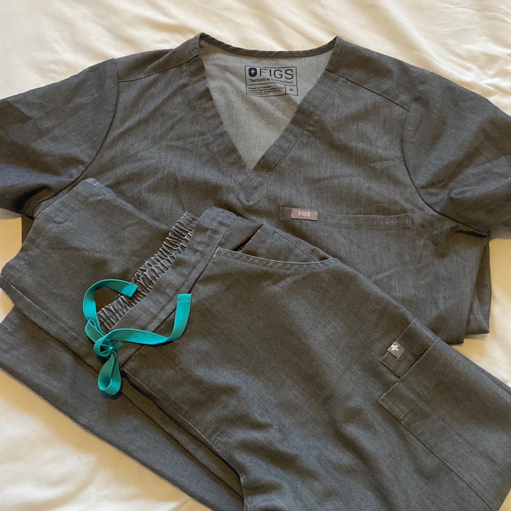 FIGS Heather Gray scrub set